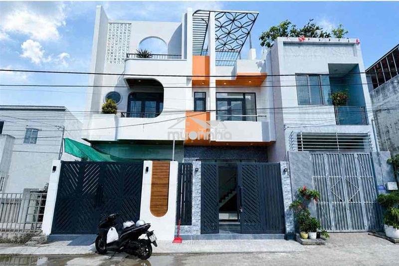 Bán nhà 1t2l đối diện kí túc xá đại học luật long phước