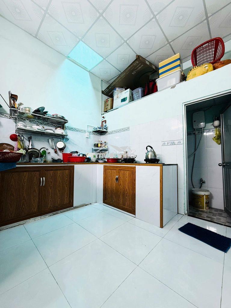 Chỉ 2,4 tỷ, nhà shr, 50m2, gần chợ xuân thới thượng, không quy hoạch. - 4