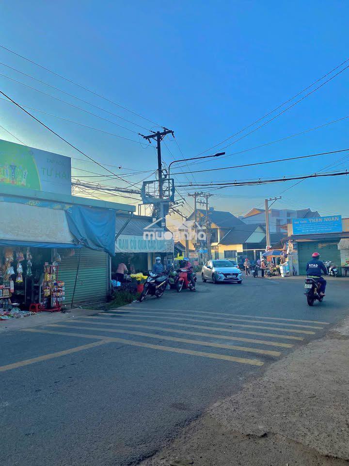 Ngay trục đường chính lê a