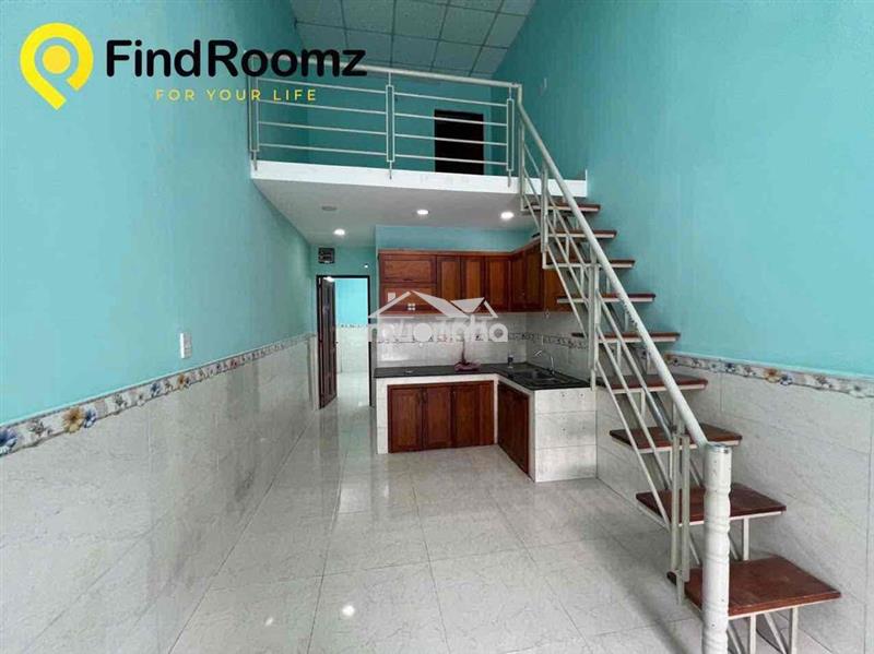 Nhà nguyên căn 5,5tr 2 pn nguyễn văn quá