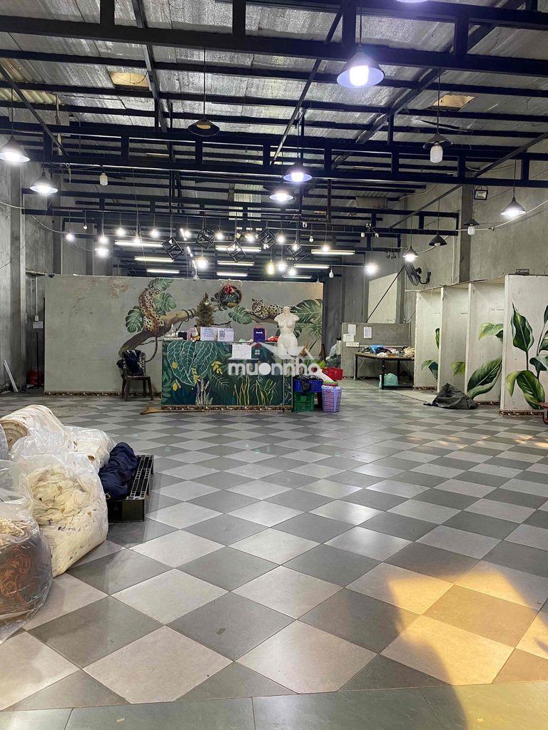Nhà mặt tiền gần ngã ba bầu