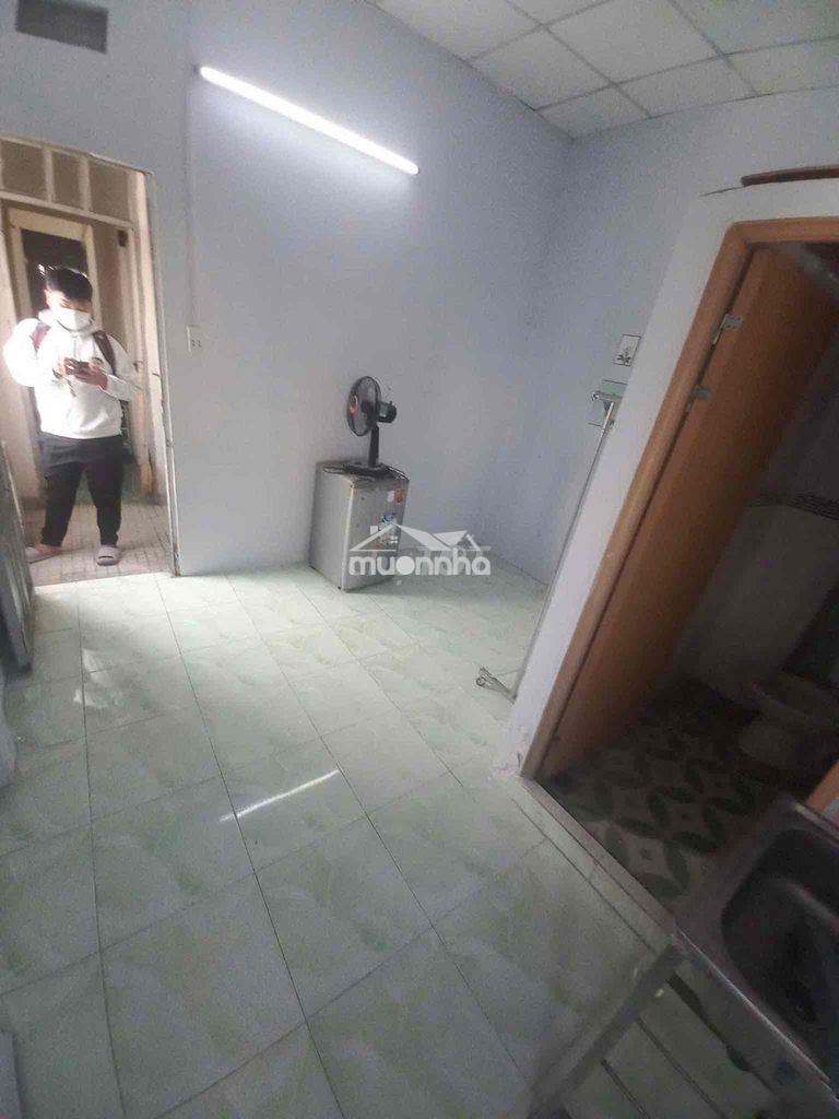 Trọ 2.4tr thoáng mát