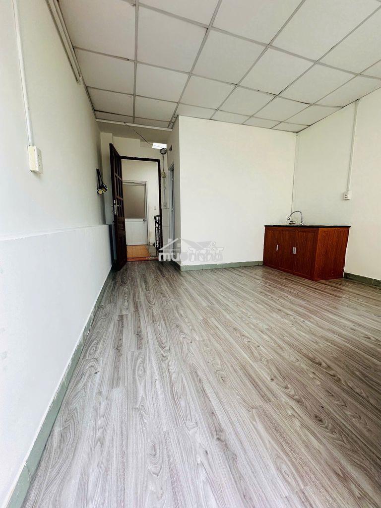 Cho thuê nguyên tầng 02 phòng thoáng mát, có ban công, đường cộng hòa - 2