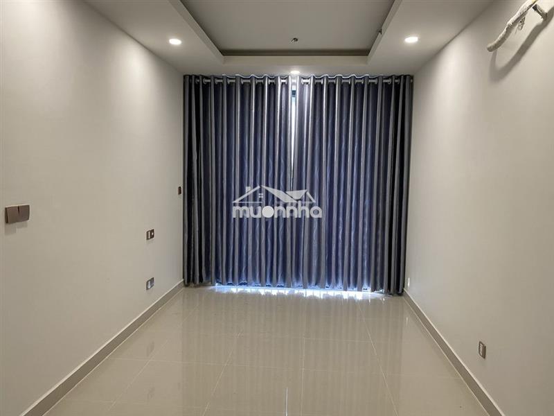 Q7 boulevard cho thuê ở ngay được, nhà rất mới,ban công rộng rãi