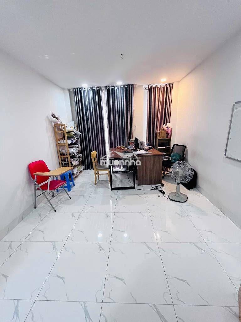 Bán nhà hoàng sa, quận 3 sát bờ kè, 4 tầng, hẻm xe hơi yên tĩnh 