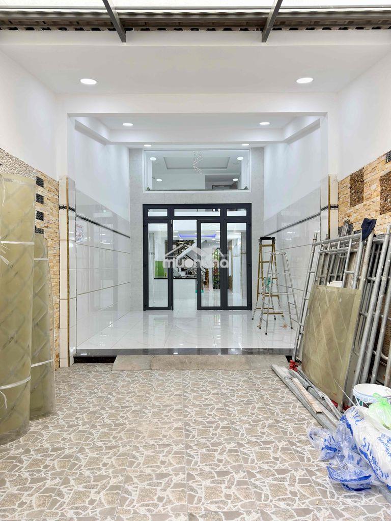 Nhà nguyên căn 1 lửng 3 lầu gần chợ ở liền