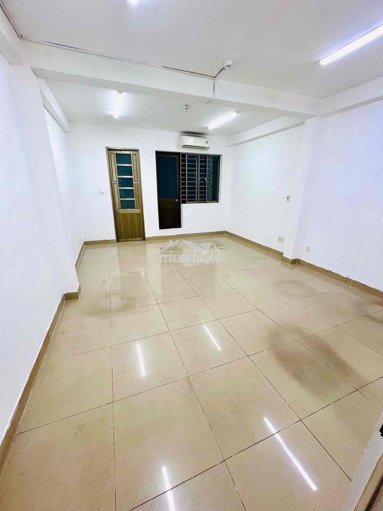 Van phòng mặt tiền đường cộng hoà - 2