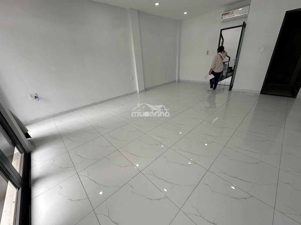 Cho thuê văn phòng giá 7.5tr 40m2 có ban công thông thoàng - 2