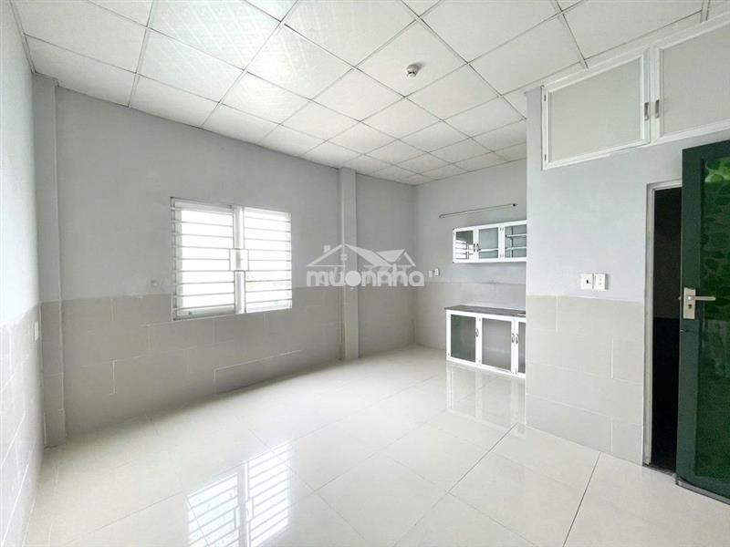 Cửa sổ thoáng cách, sẵn kệ bếp cách hub chỉ vài bước chân đến trường