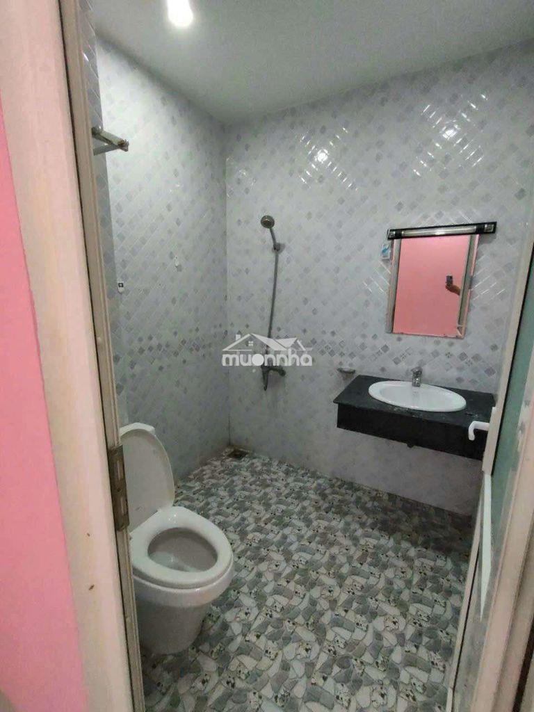 Cho thuê ngắn hạn dài hạn phìng lầu 2 thang bộ quận trung tâm - 4