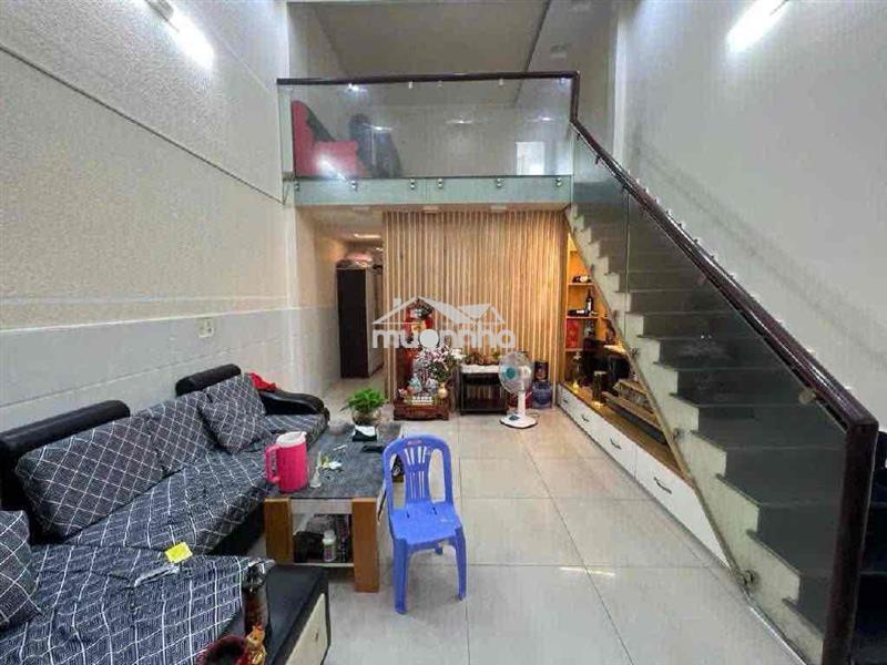 Cho thuê nhà 2 tầng, 4x18, 3 phòng ngủ, sát mặt tiền, giá 9 triệu / th