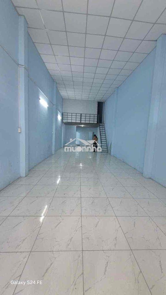 Nhà [ 4,5 x 20]  gác  lửng  .dưới trống suốt , hxh, đường 18b