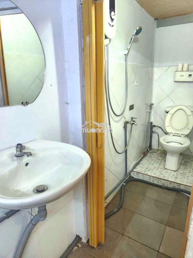 Nhà nguyên căn 1 trệt 1 lửng an ninh gần cầu ngtri phương tiện đi q1q5 - 4