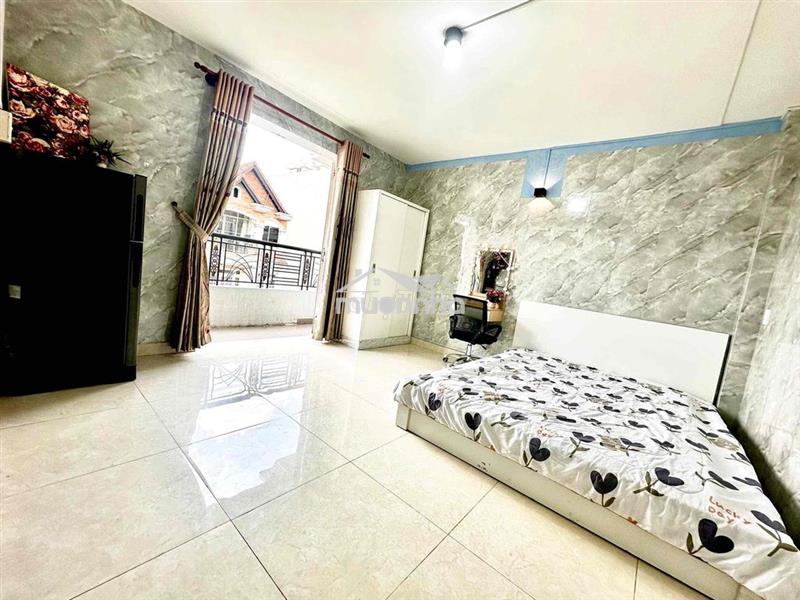 Căn hộ ban công đầy đủ nội thất