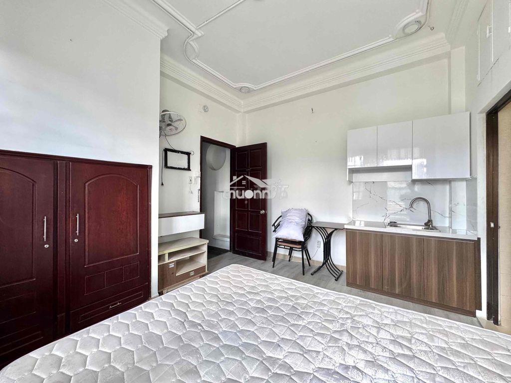 Phòng ban công cửa sổ giá hssv ngay điện biên phủ quận 3 - 4