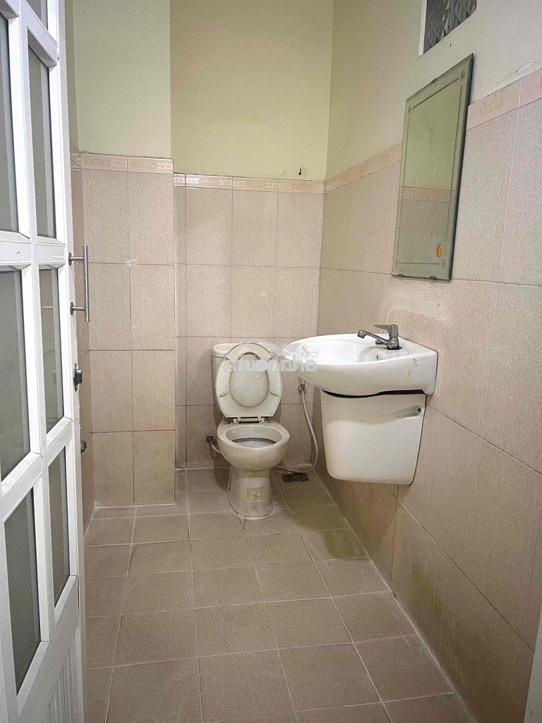 Nhà hẻm xe hơi 6pn5wc gần kênh nước đen giá tốt trong khu vực - 3