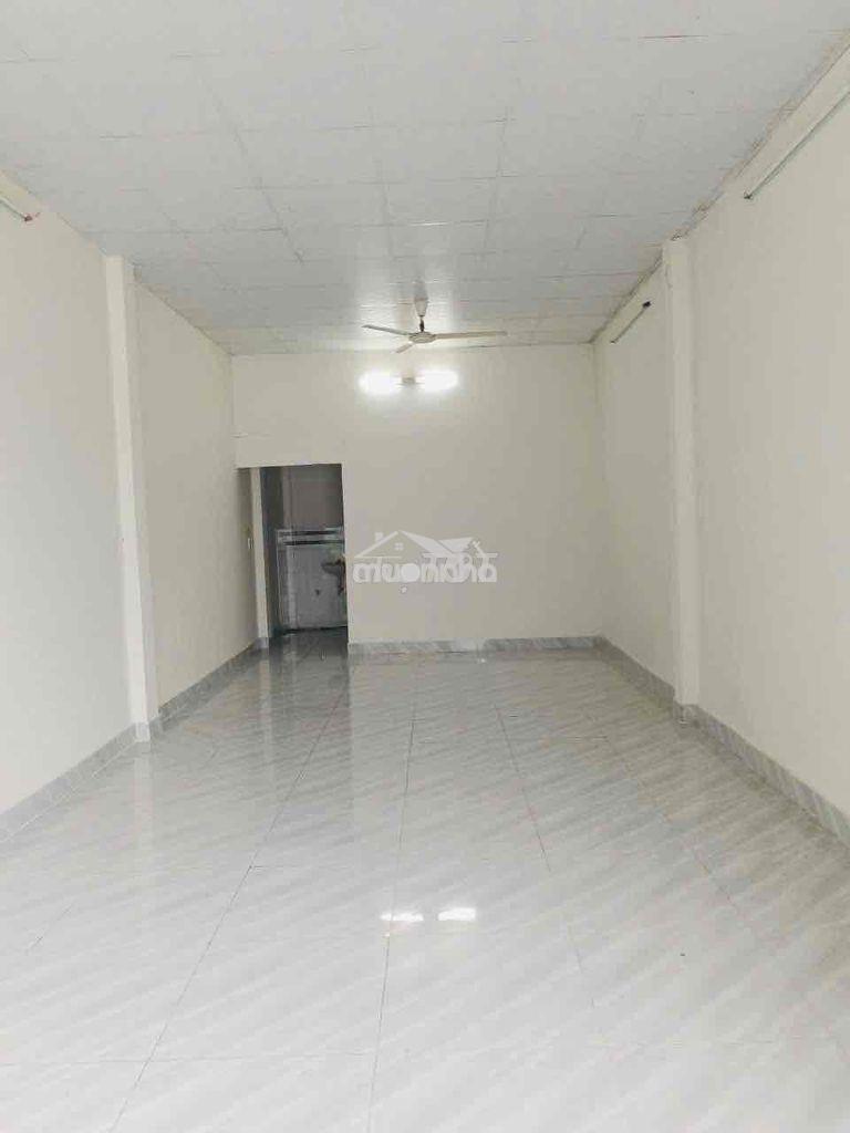 Nhà ngay chung cư picity. đường xe tải