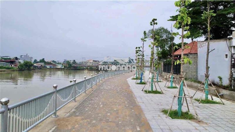 Cho thuê nhà 600m sân vườn  ngay bờ kè sông hiệp hoà,