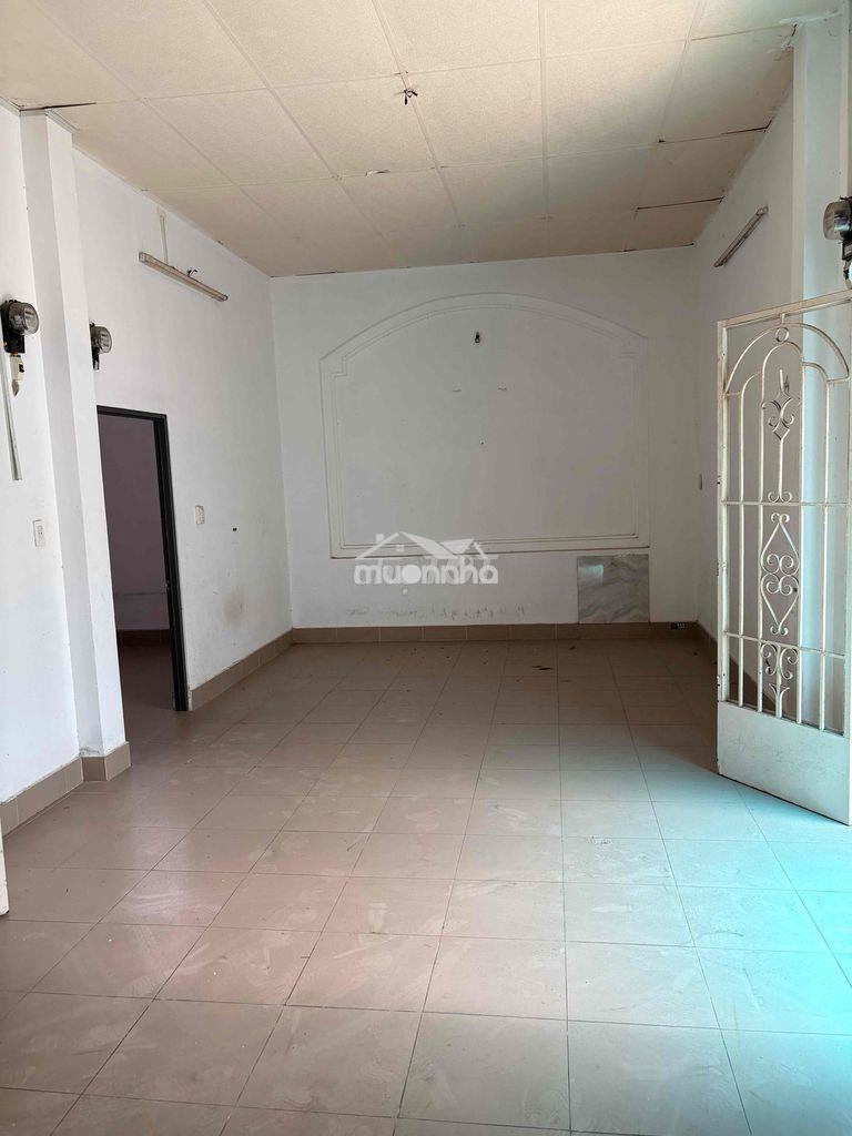 Nhà cấp 4 diện tích lớn cho thuê - 4