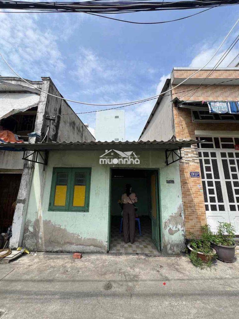 Nhà đối diện công viên