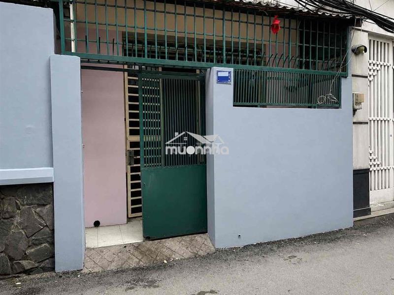 Cho thuê nhà nguyên căn 2 tầng hxh, có ban công & sân để xe