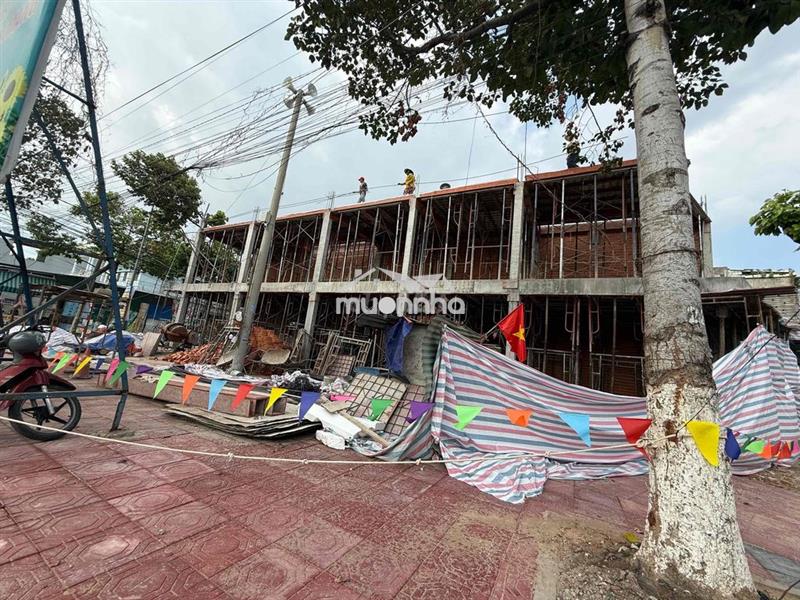 Nhà 3 mặt tiền 270m2