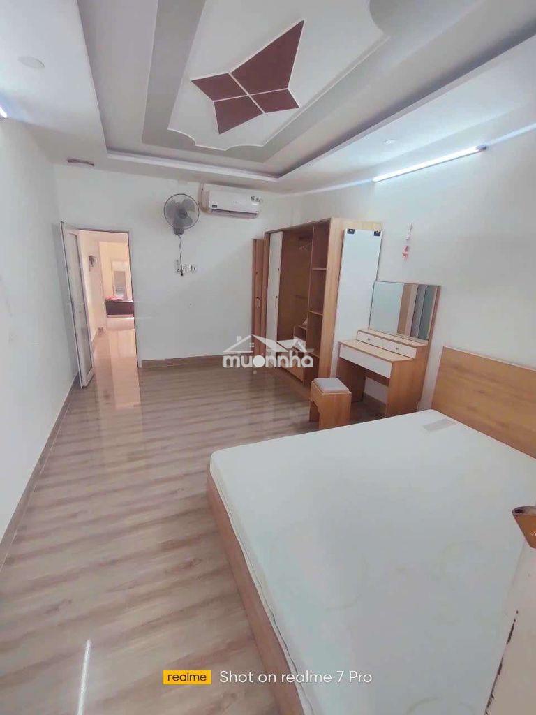Cuối tháng 6 trống phòng l2 đường n t.minh khai gần đầu ngã tư cmt8 