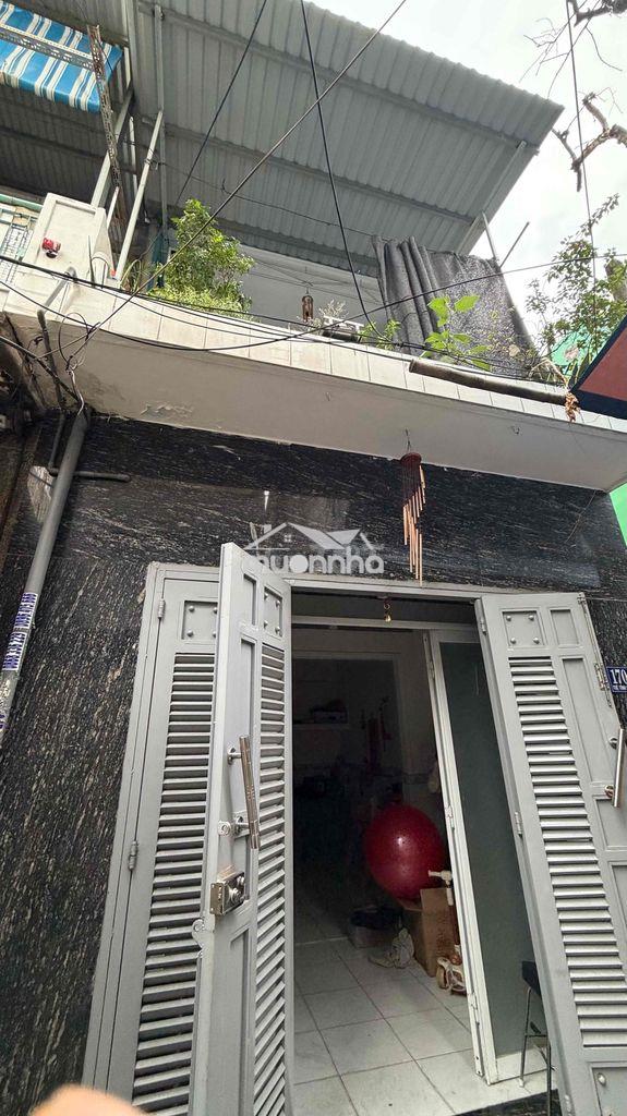 Cho thuê nhà rỗng rãi hẻm xe tải
