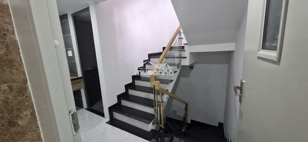 Văn phòng nhỏ mặt tiền đường lớn - 3