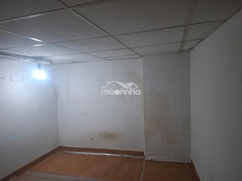 P trệt, lâu 1 , wc  riêng gần chợ pham v hai,bờ kế trường sa