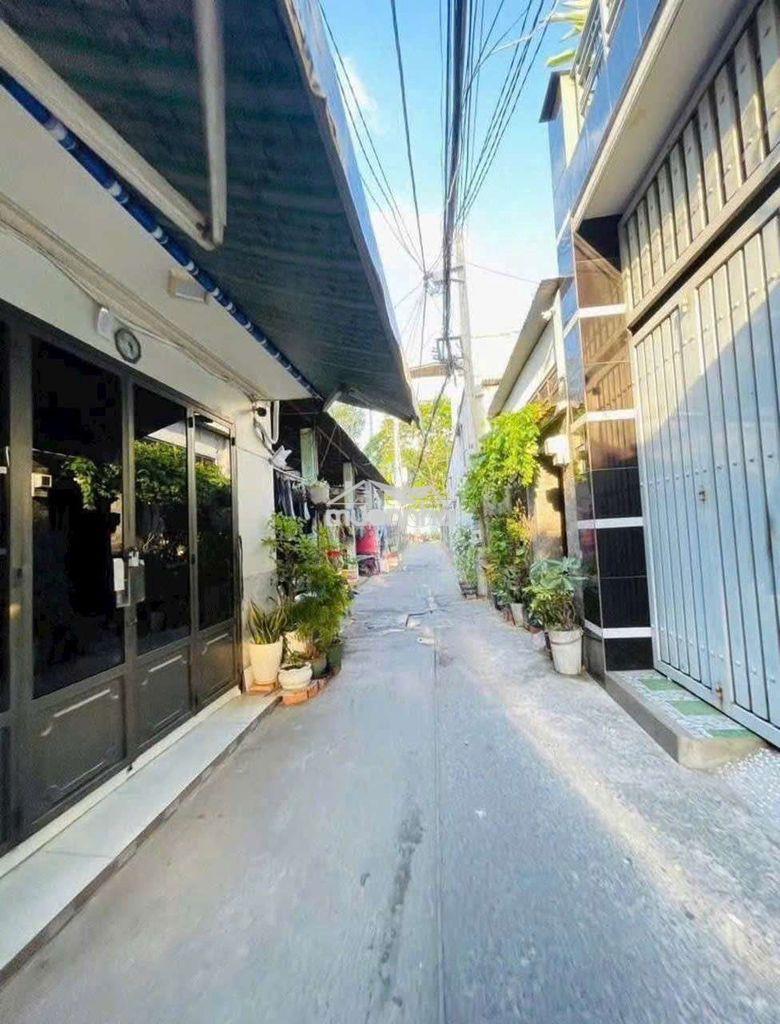 Nhà đường xe hơi quận 12 thích hợp gia đình ở