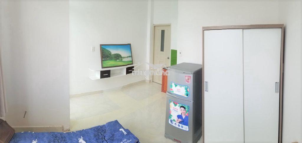 Phòng ban công, ngay đh bách khoa, kế bên sân phú thọ, lữ gia. chỉ 5tr - 2