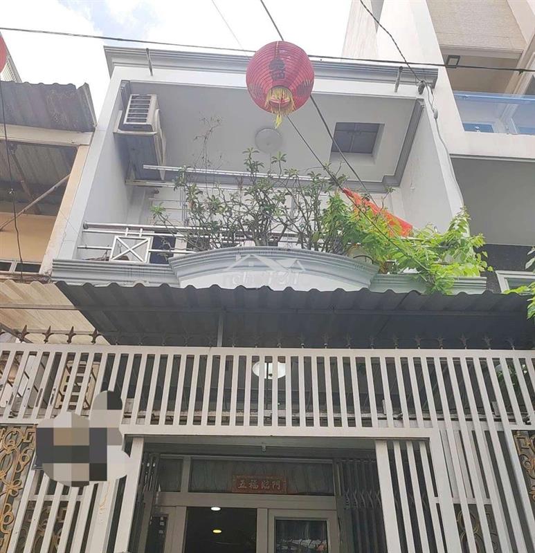Nguyên căn 3 phòng cho thuê 12tr  ( q4 )