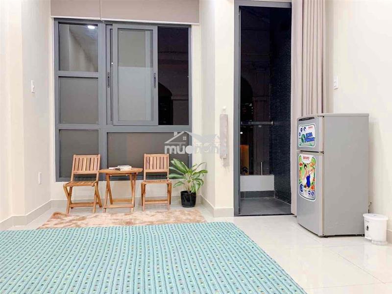 Chính chủ cho thuê căn hộ full nội thất có ban công thoáng mát