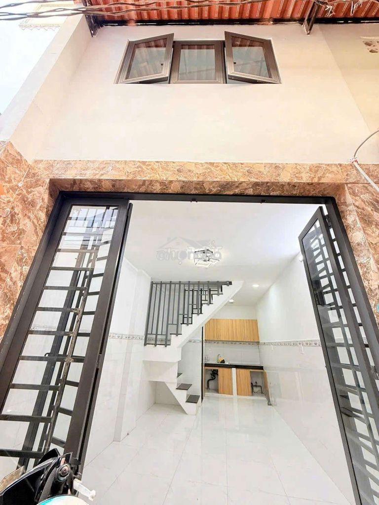 Nhà bán đẹp kế bên q7
