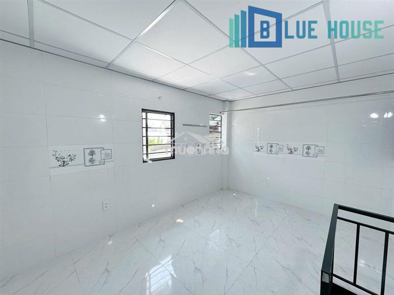 Phòng  gác cao máy lạnh giá rẻ tô hiệu gần dh văn hiến ,đầm sen