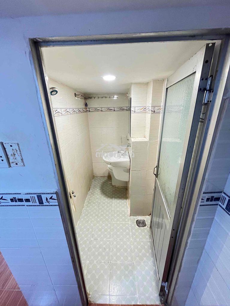 Phòng có gác, máy lạnh, gần trường công nghiệp thực phẩm aeon tân phu - 3
