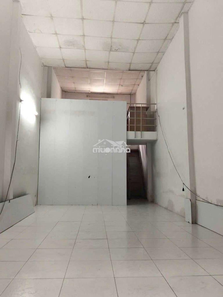 Nhà cấp 4, dt 40m2,  giá  5,2tr/tháng giảm còn 4,2tr/ th 6 tháng đầu