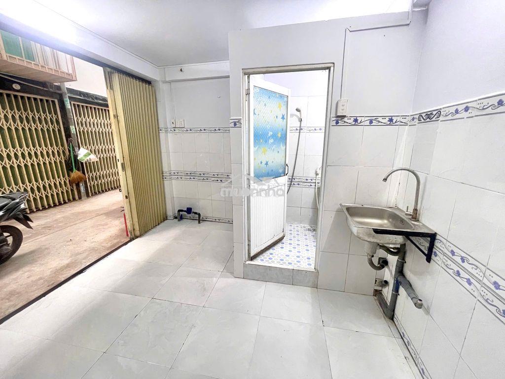 Nhà nguyên căn 1 trệt 2 lầu - 2 ban công - 3
