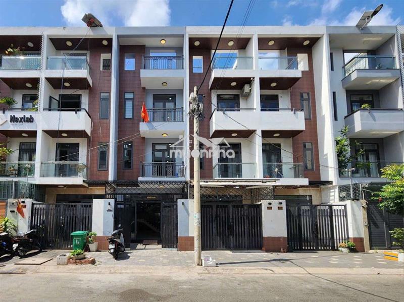 Nhà đẹp 4 x 20 có 4pn 5wc sân thượng 