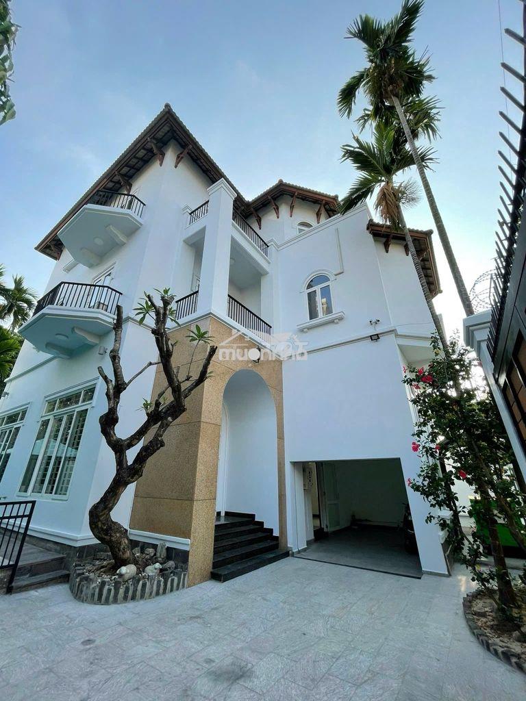 Villa đường cách mạng tháng 8 diện tích: 10x18m trệt 2 lầu cho thuê
