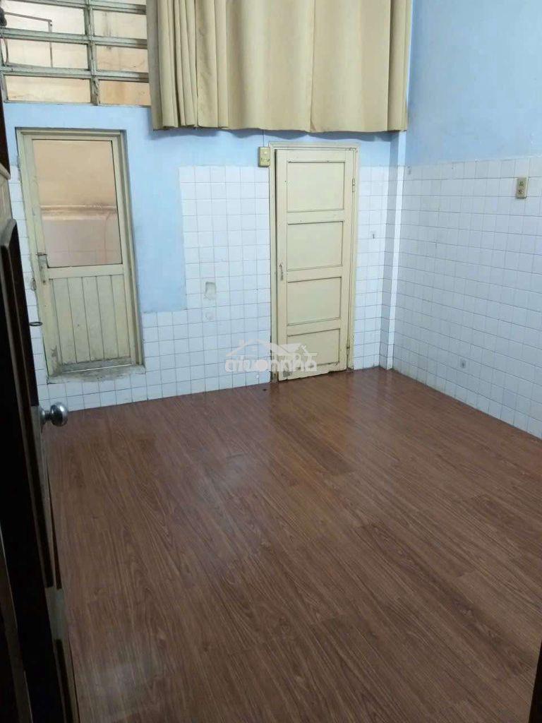 Cho thuê phòng tolet riêng bến vân đồn quận 4