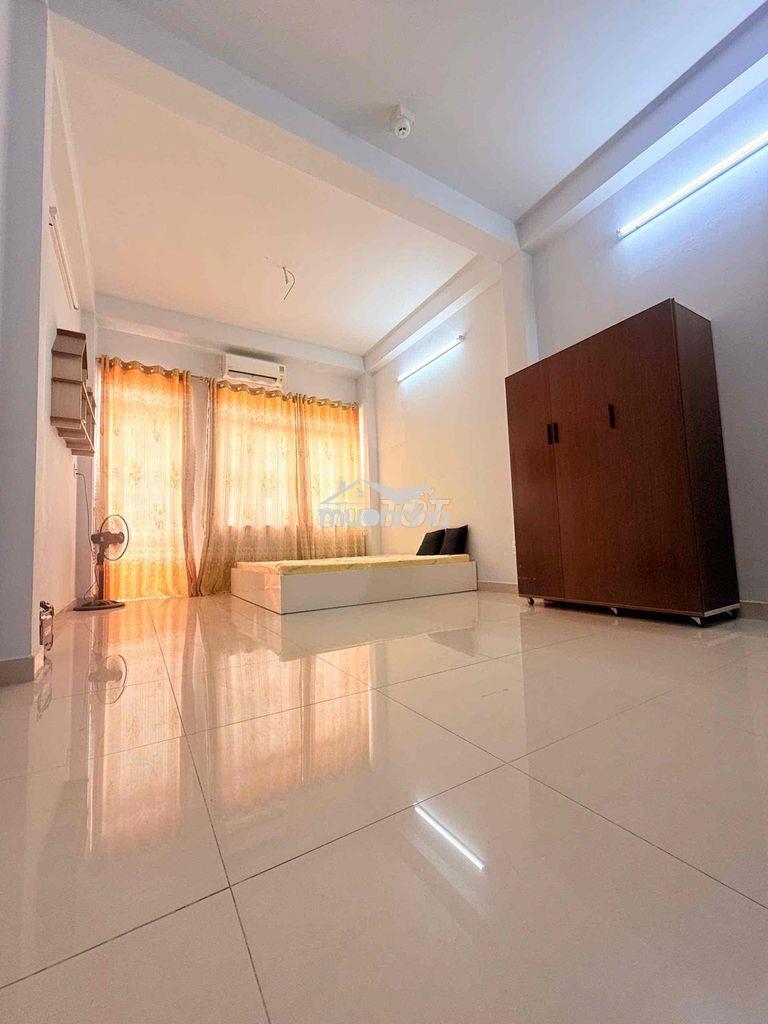 Cho thuê căn hộ siêu rộng ban công + cửa sổ full nội thất có máy giặt