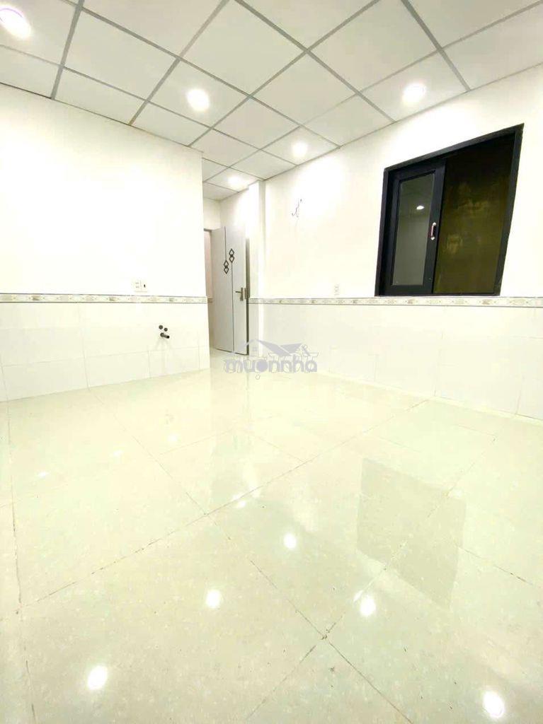 Nhà mới ban công tiện nghi chỉ hơn 4tr - 4