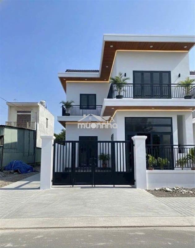 Nhà lầu ngang 8 mét. 1 tỷ 150 sang tên. sổ riêng thổ cư