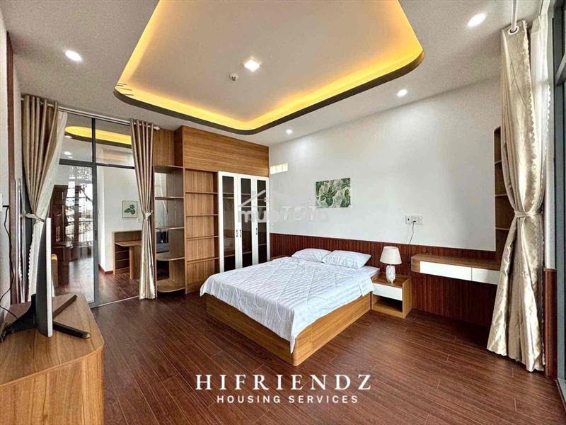 Căn hộ 1 phòng ngủ ban công mặt tiền đường hai bà trung - quận 1