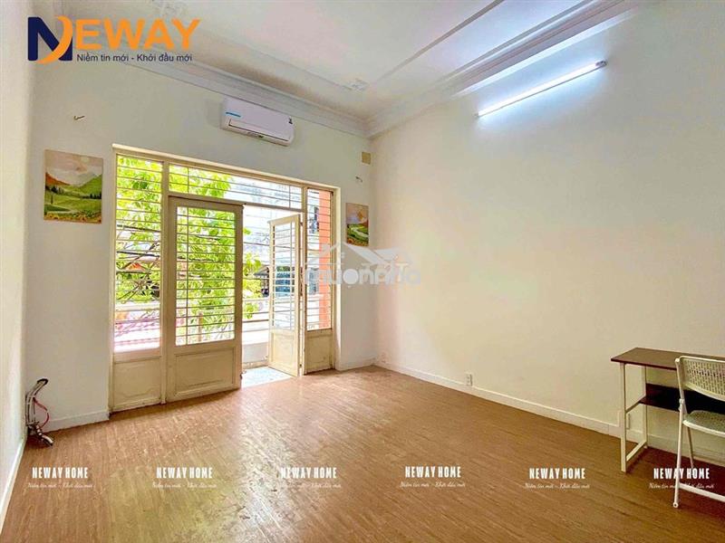 Phòng trọ mới xây, ban công sát cầu ông lãnh, quận 1, đầy đủ nội thất