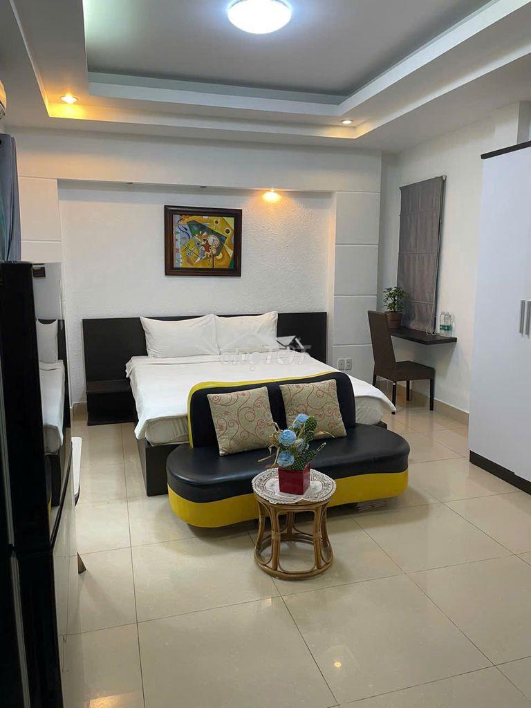 Miễn phí tất cả phí - thang máy - dọn phòng 3 lần 1 tuần - sát hoa 