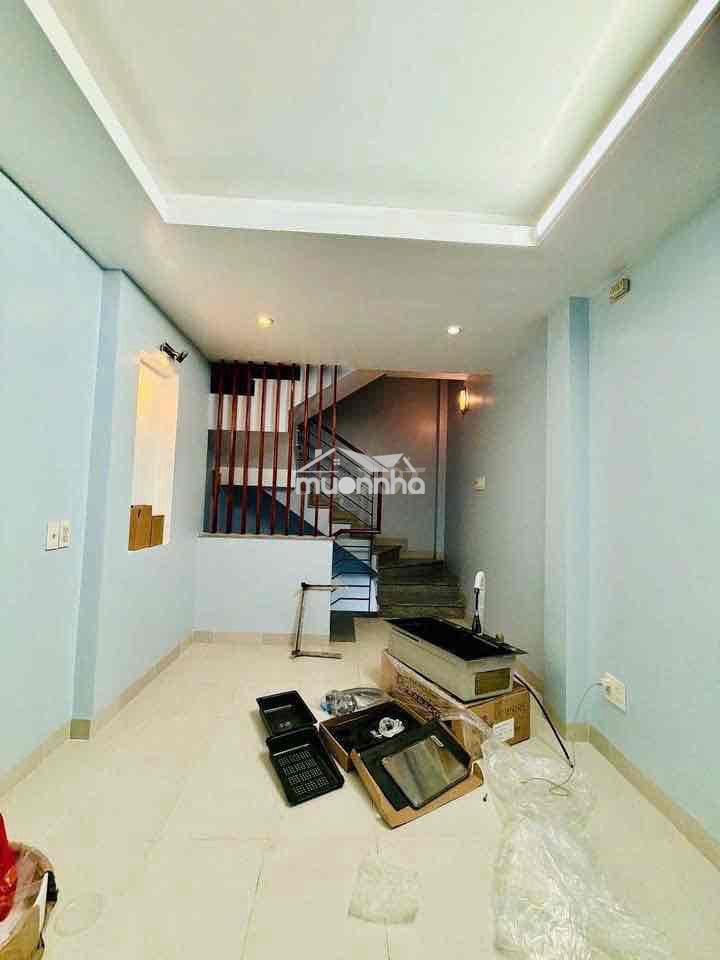 Nhà đẹp cần bán đường tôn đản f10q4