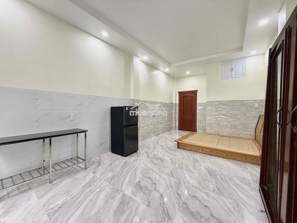 Chdv full nt 40m2 sân sau thoáng - ngay lạc long quân - 2